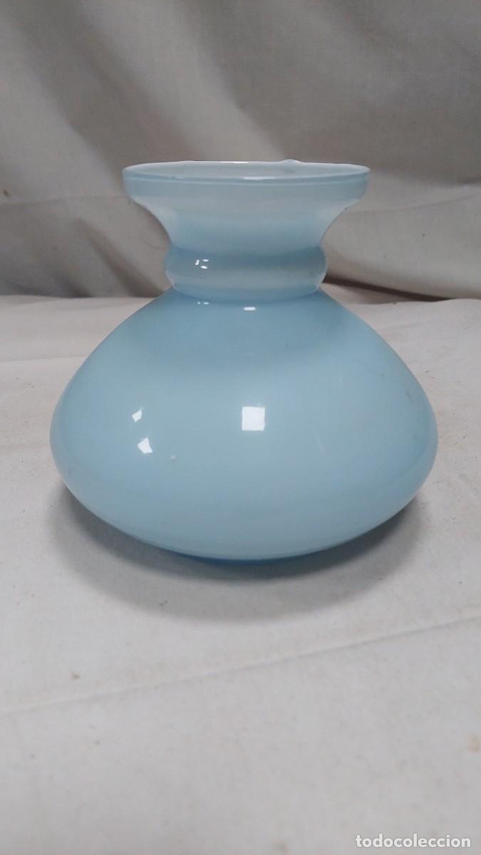 Antig&uuml;edades: Tulipa de opalina azul claro modernista - Foto 1