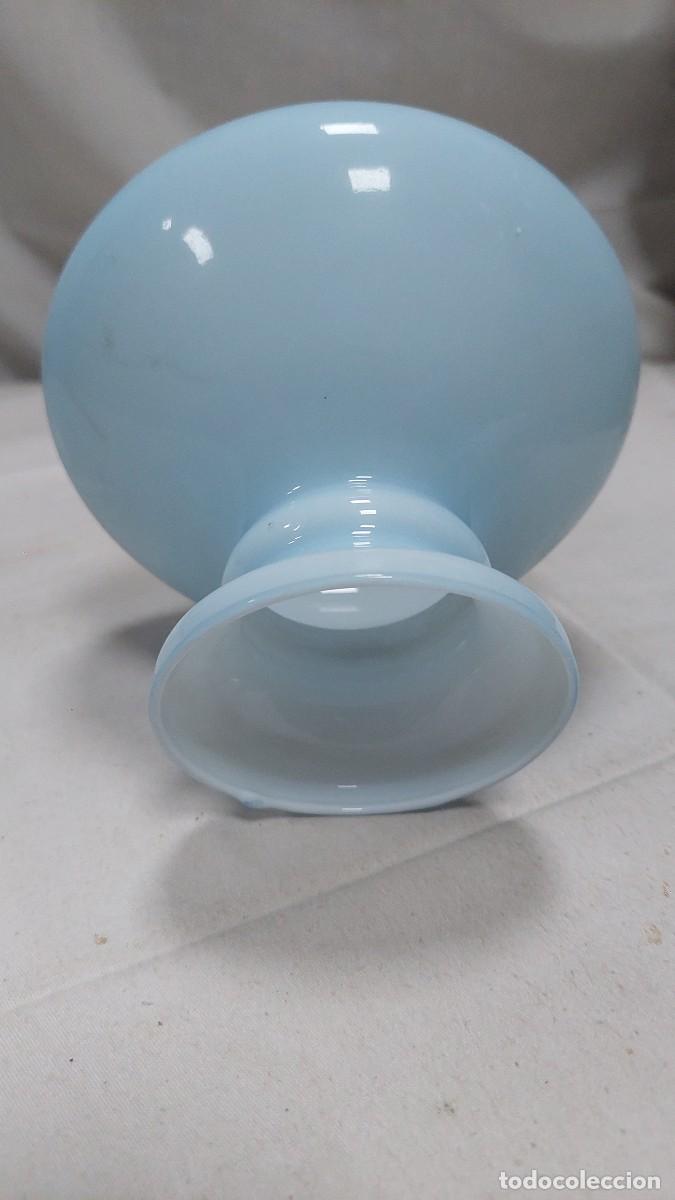 Antig&uuml;edades: Tulipa de opalina azul claro modernista - Foto 2