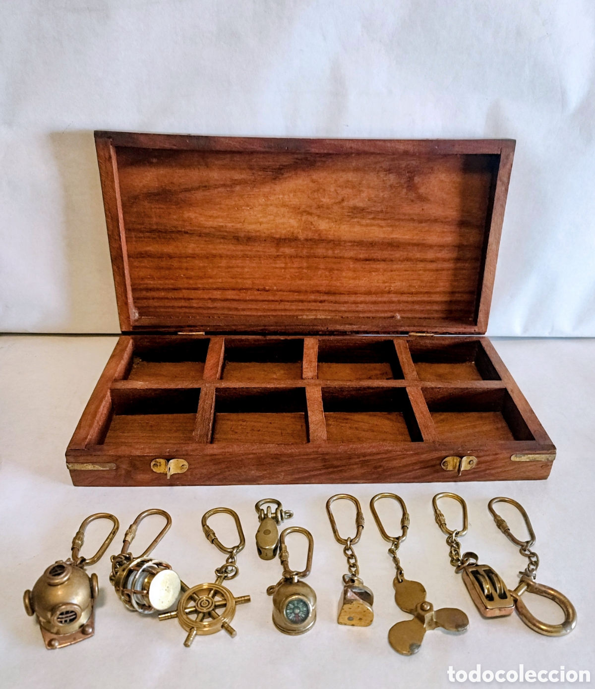 Antig&uuml;edades: CAJA CAOBA con LLAVEROS NAUTICOS 1 x 5&euro;