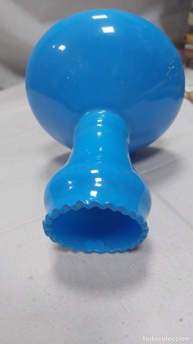 Antig&uuml;edades: Tulipa de cristal azul - Foto 2