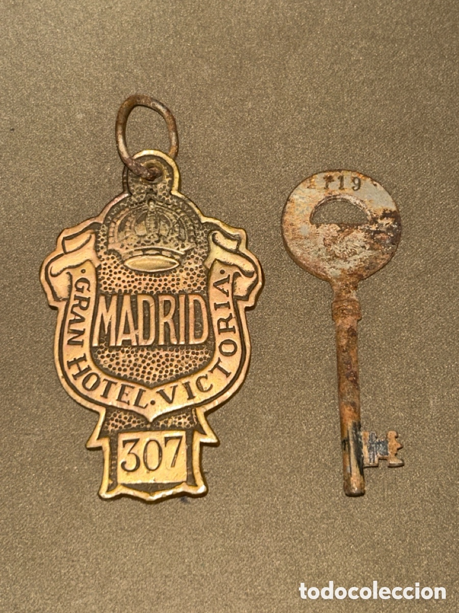 Antig&uuml;edades: ANTIGUA LLAVE Y LLAVERO DE BRONCE DEL GRAN HOTEL VICTORIA MADRID (HABITACI&Oacute;N 307)Y LLAVE 119