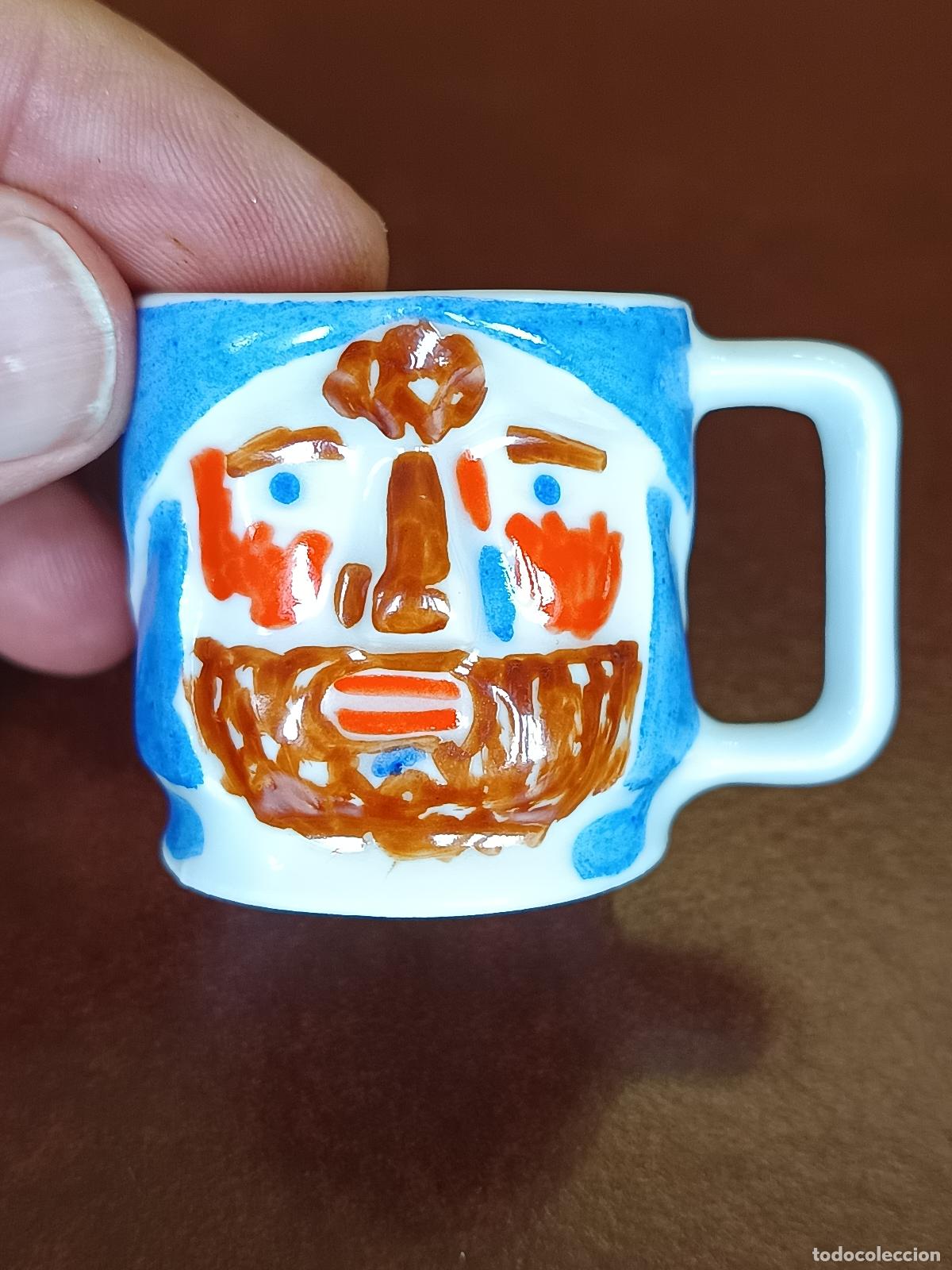 Antig&uuml;edades: PARDO DE CELA, JARRA / TAZA DE PERSONAXE MEDIEVAL, DE SARGADELOS, LUIS SEOANE