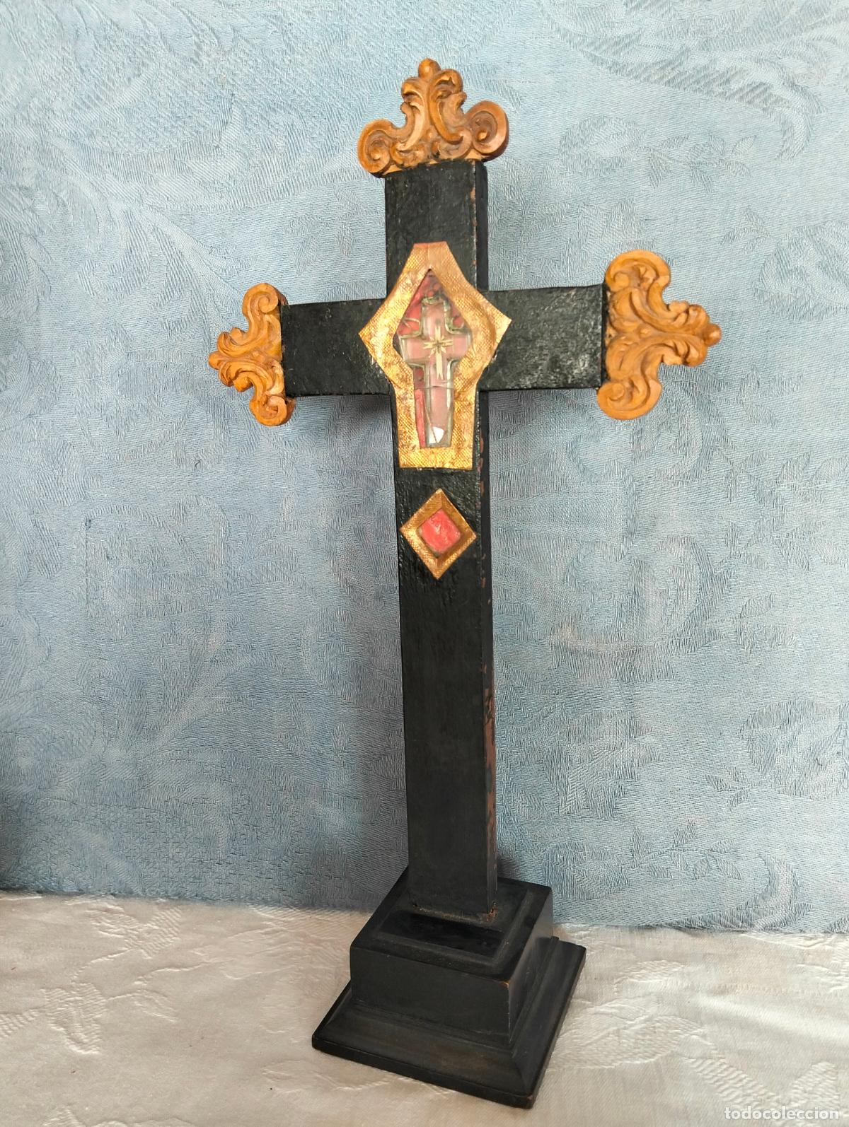 Antiques: Relicario antiguo expositor de iglesia de madera reliquia de la Santa Cruz de Jes&uacute;s con sello papal