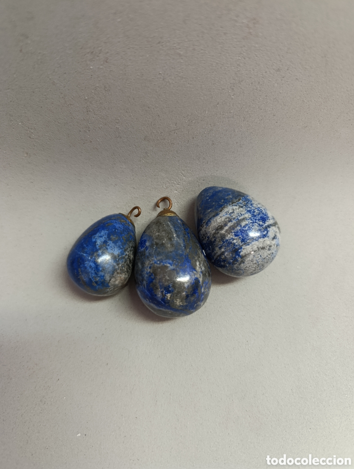 Antig&uuml;edades: PIEZAS DE LAPISLAZULI, 3 UNIDADES EN FORMA DE GOTAS. - Foto 1