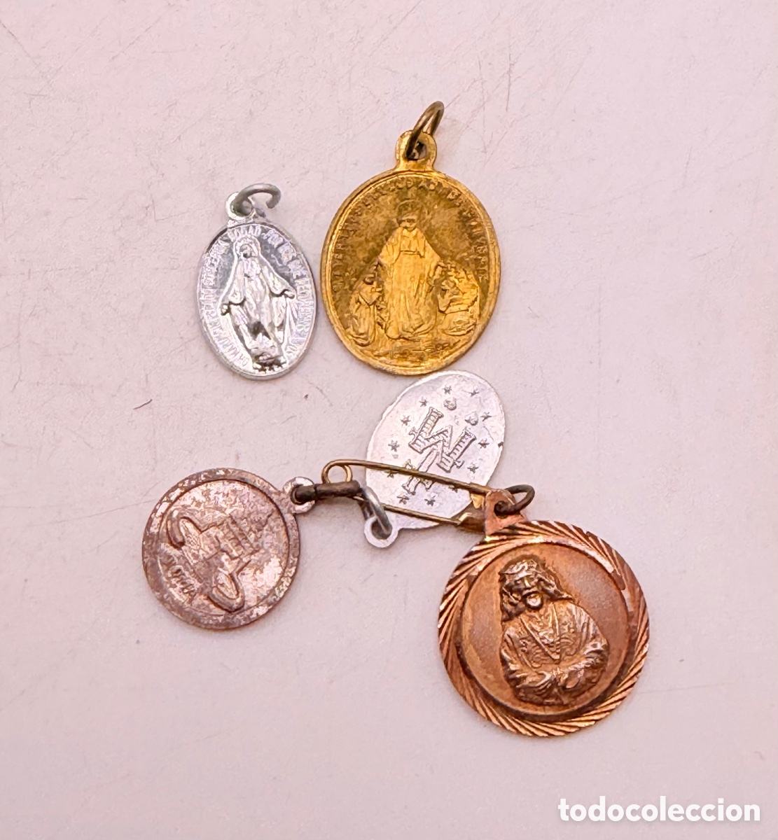 Antig&uuml;edades: Lote de Medallas Religiosas - Foto 2