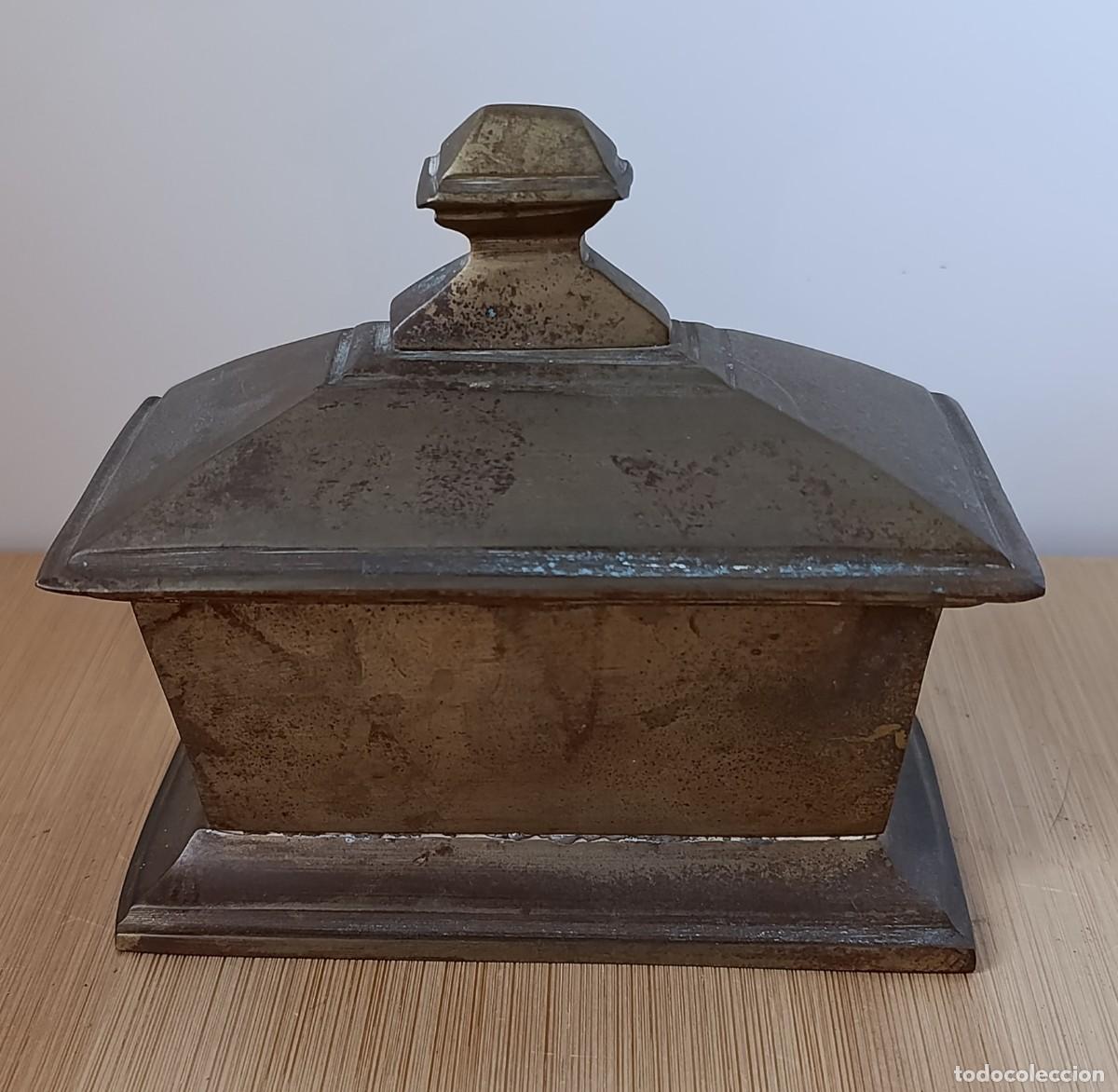 Antiquit&eacute;s: Caja Metal -Tabaquero de Mesa en Bronce - Forma de Sarc&oacute;fago Estilo Georgiano