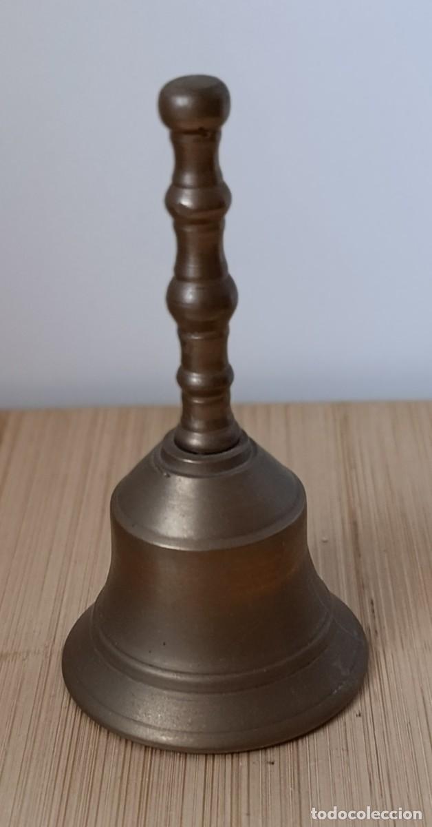 Antig&uuml;edades: Campanilla de Mesa en Bronce Mango Torneado - Foto 3