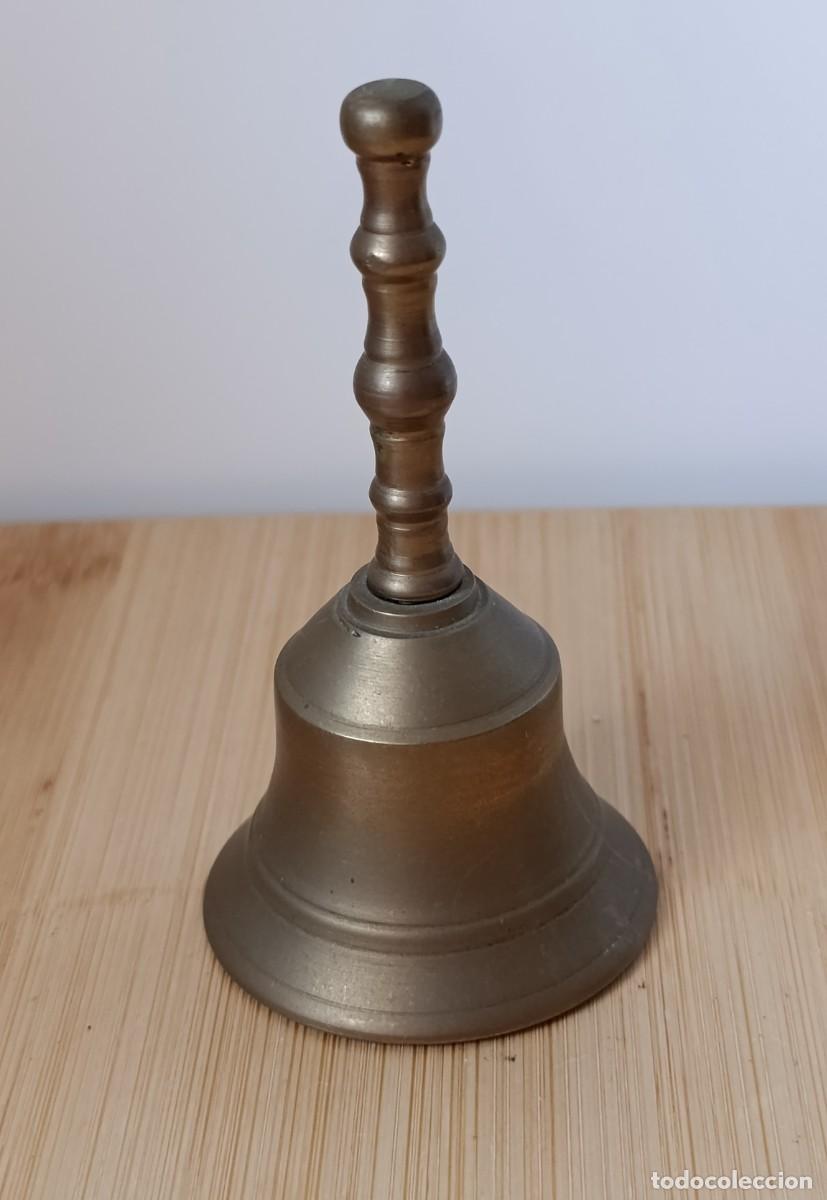 Antig&uuml;edades: Campanilla de Mesa en Bronce Mango Torneado - Foto 1