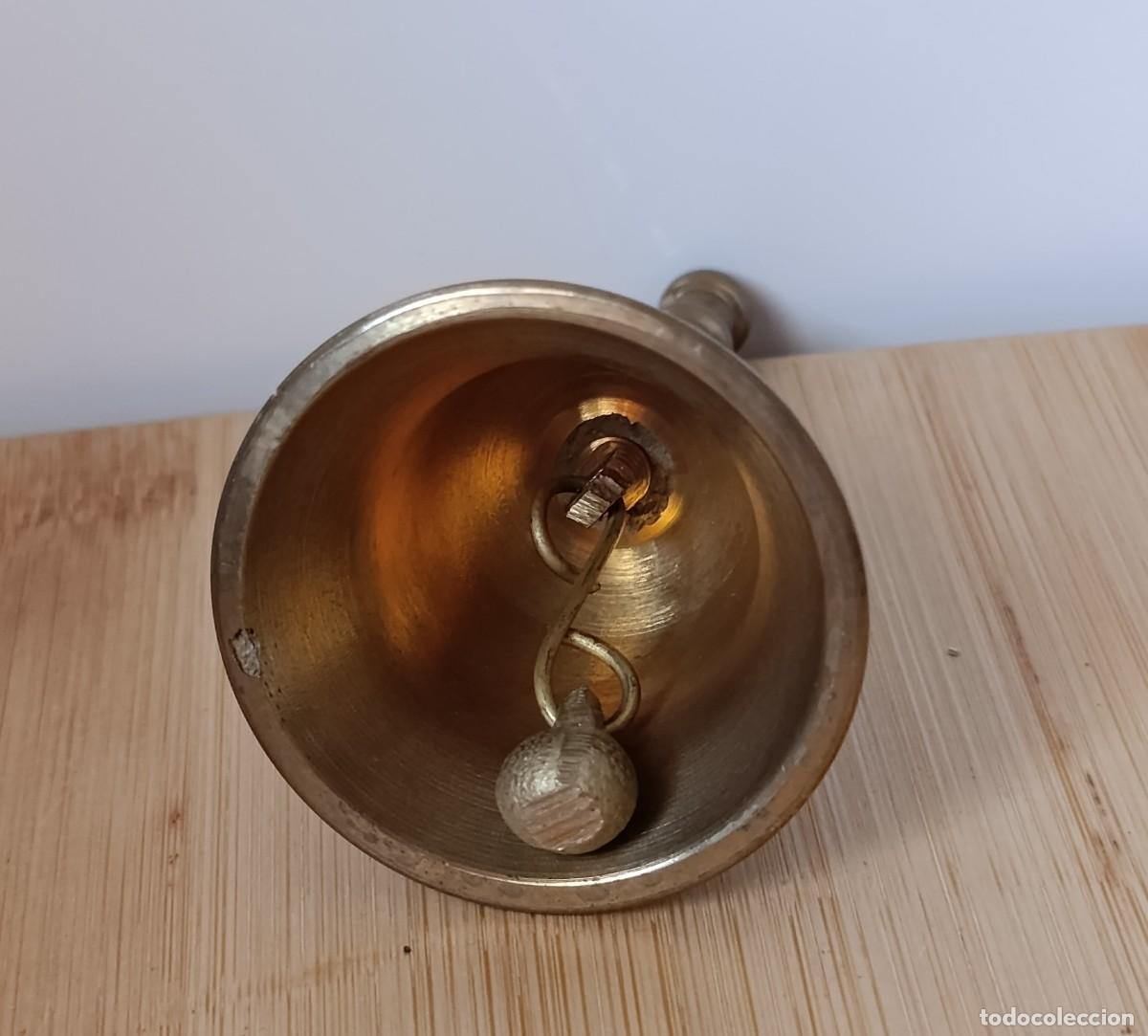 Antig&uuml;edades: Campanilla de Mesa en Bronce Mango Torneado - Foto 2
