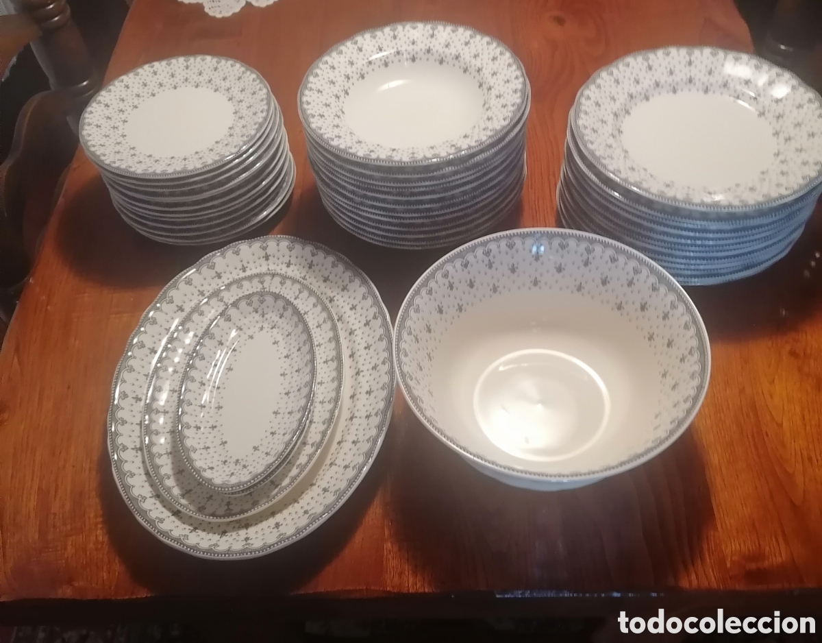 Antig&uuml;edades: Vajilla La Cartuja de Sevilla - Flor de Lis Azul (41 piezas) IMPOLUTA