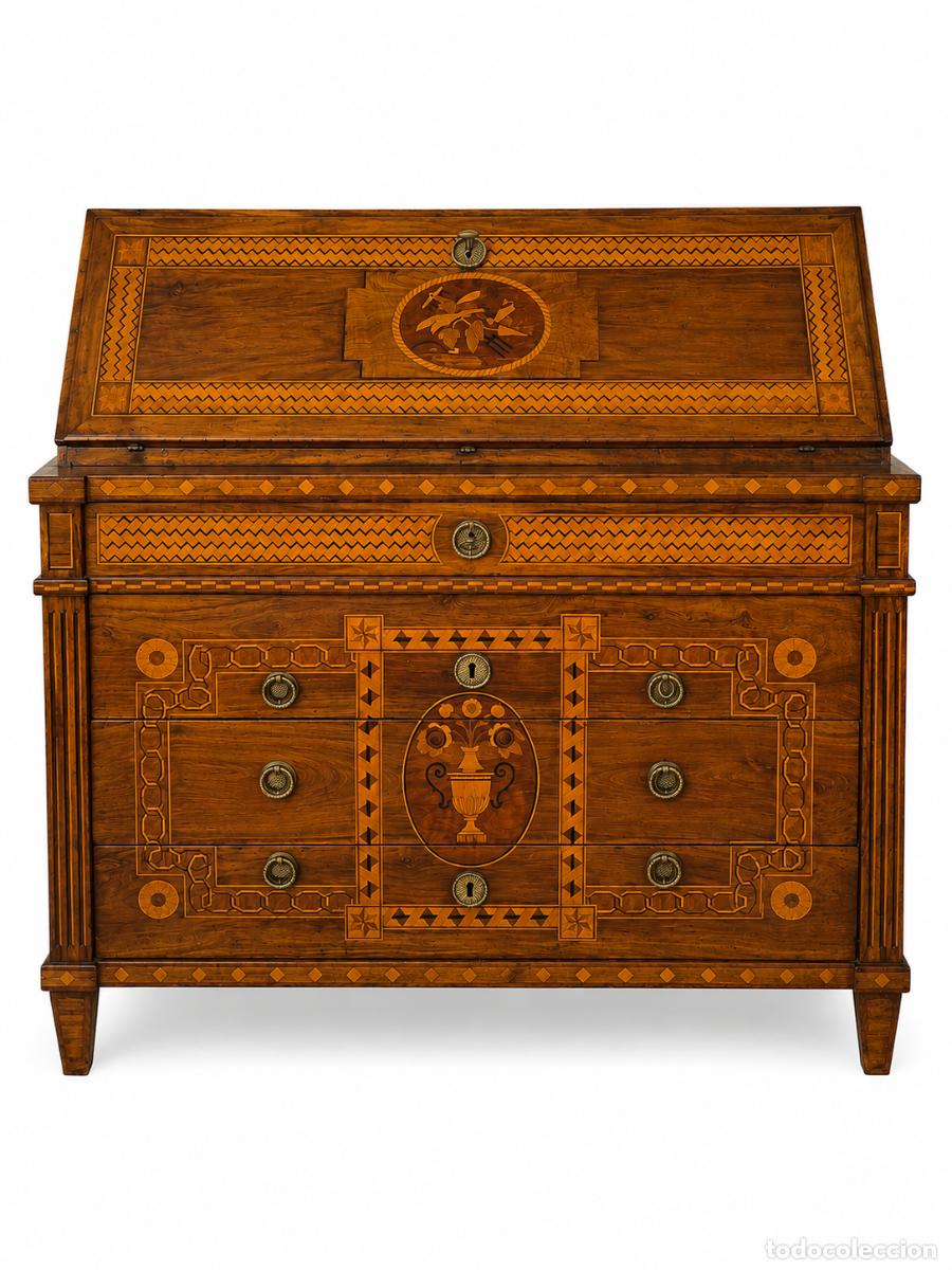 Antiguidades: Canterano Neocl&aacute;sico, Escritorio Carlos IV (1788&ndash;1808) - Madera de Nogal y Marqueter&iacute;a - S. XVIII
