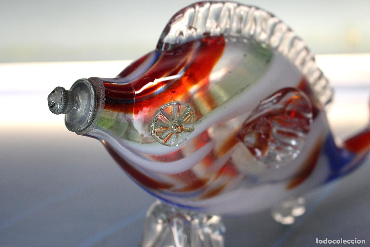 Antig&uuml;edades: Pez botella Murano. Frasco de perfume en forma de pez de cristal.