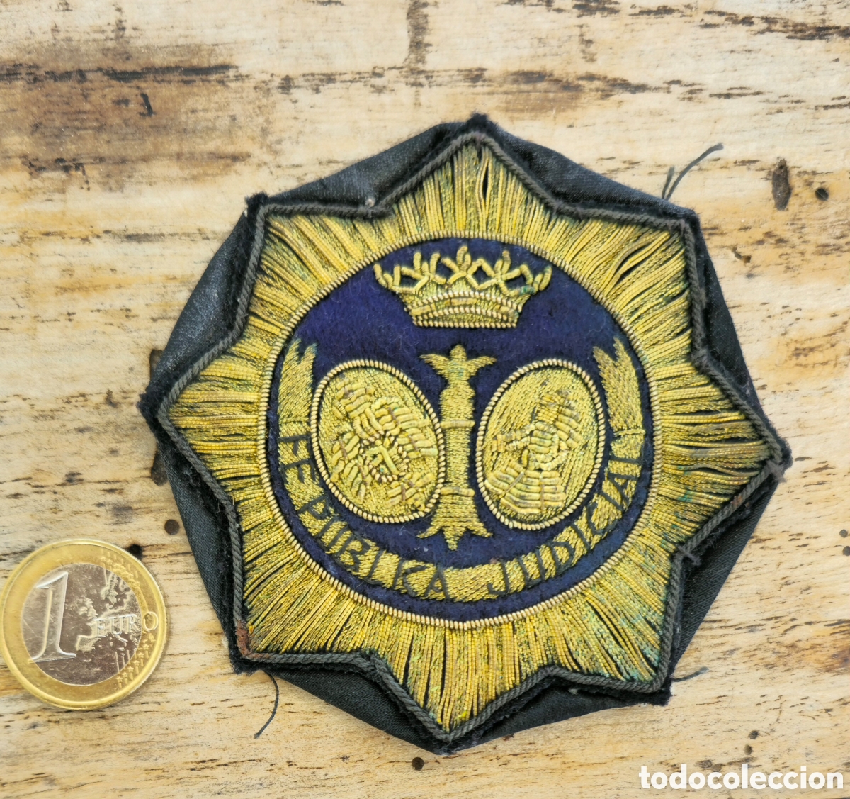 Antig&uuml;edades: Antigua insignia justicia