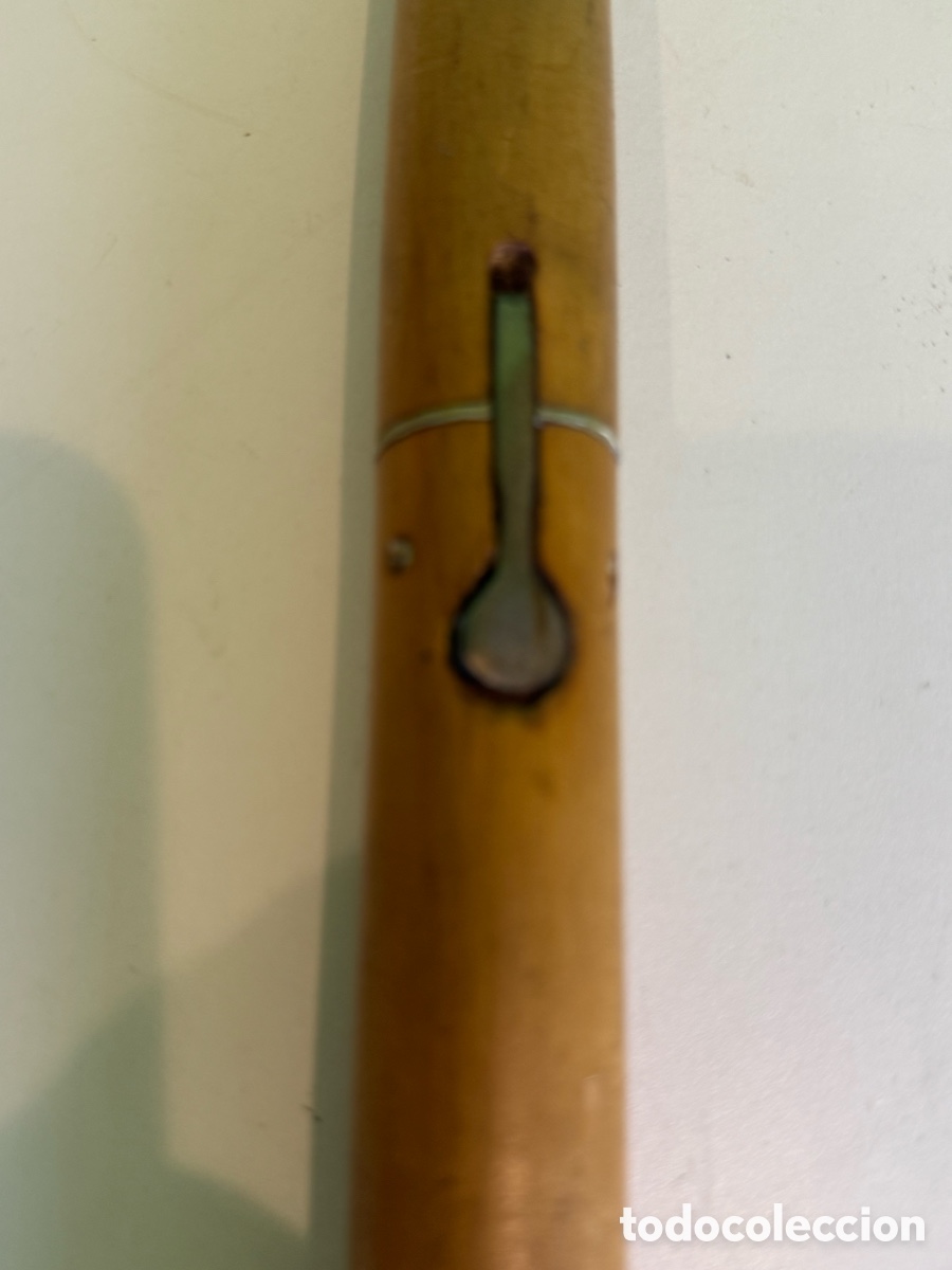 Antig&uuml;edades: Curiosa daga etnogr&aacute;fica del Sudeste Asi&aacute;tico con funda de madera y mecanismo de apertura &ndash; 34 cm