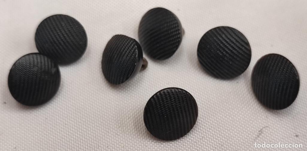 Antig&uuml;edades: JUEGO DE 7 BOTONES ANTIGUOS DE AZABACHE, SIGLO XIX, 10 MM