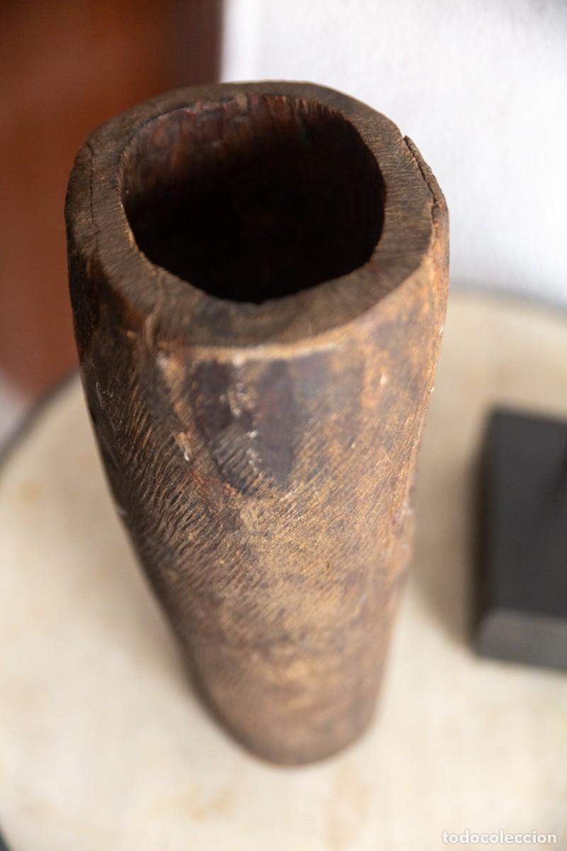 Antig&uuml;edades: Mortero de madera muy antiguo con pil&oacute;n y base. - Foto 6