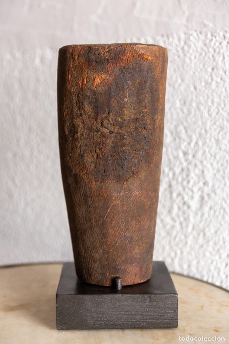 Antig&uuml;edades: Mortero de madera muy antiguo con pil&oacute;n y base. - Foto 10