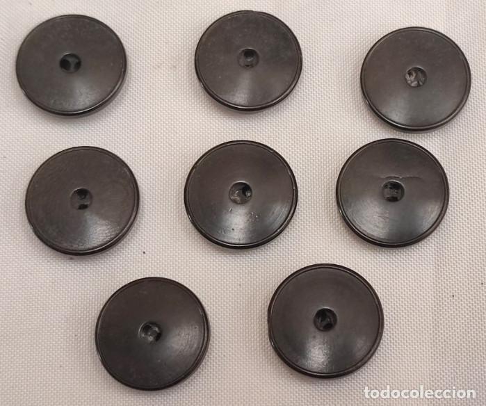 Antig&uuml;edades: JUEGO DE 8 BOTONES ANTIGUOS, 15 MM