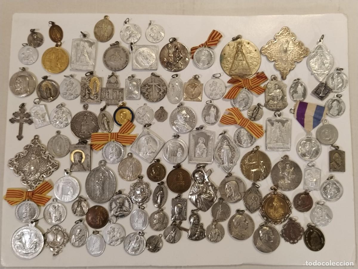Antiquit&eacute;s: LOTE DE M&Aacute;S DE 80 MEDALLITAS, INSIGNIAS & RECUERDOS RELIGIOSOS -VER FOTOS