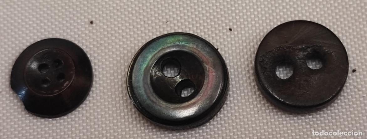 Antiques: LOTE DE 3 BOTONES ANTIGUOS