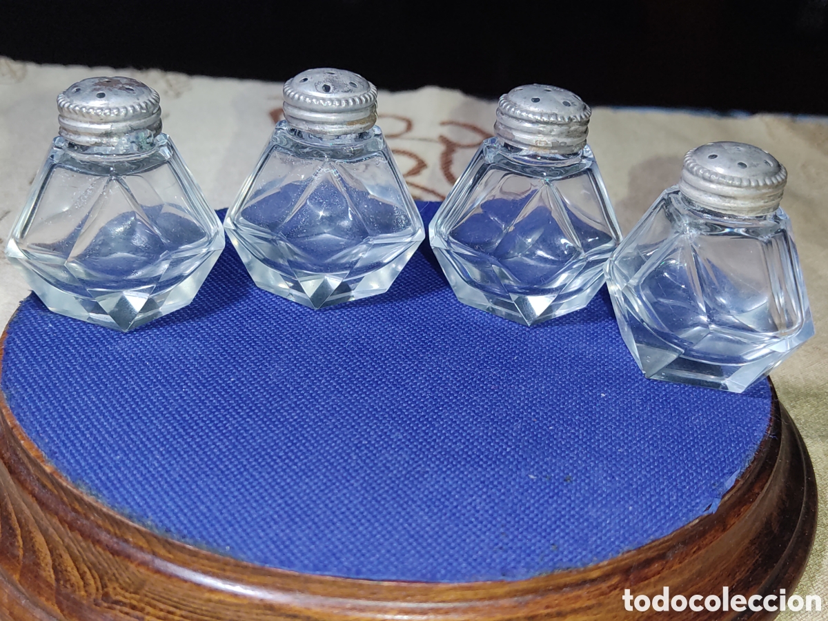 Antig&uuml;edades: Antiguo Salero de cristal tallado,4 unidades,los que se ven.