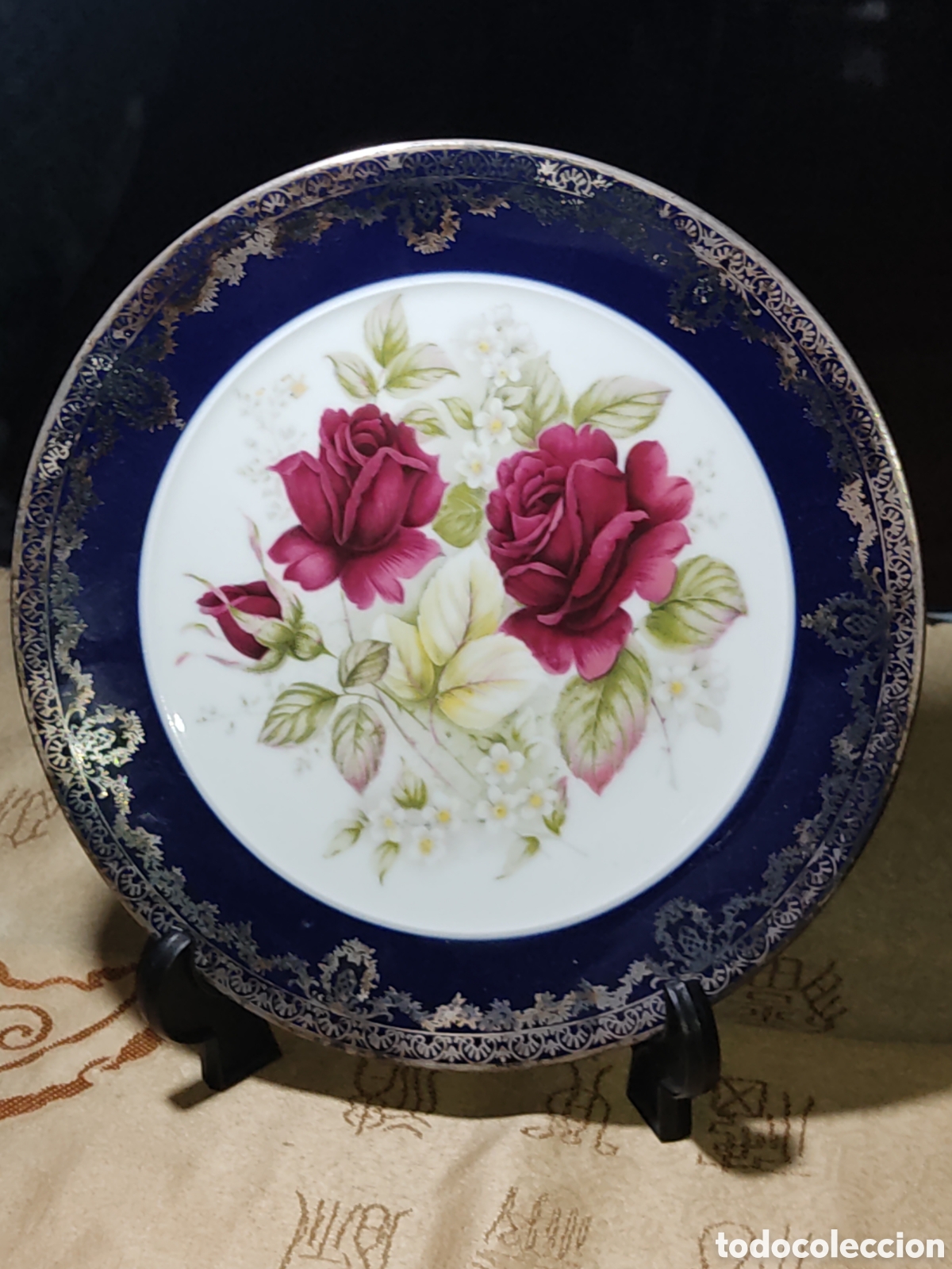 Antig&uuml;edades: Bonito plat&oacute; de porcelana con estampado de Rosas,incluye tr&iacute;pode.Vintage.