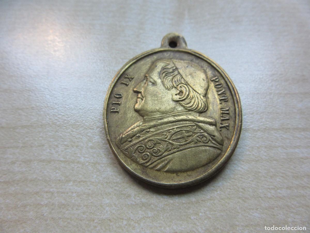 Antig&uuml;edades: Medalla grande del Papa Pio IX y la Inmaculada Concepci&oacute;n S XIX Medidas 3,7 x 2,8 cm