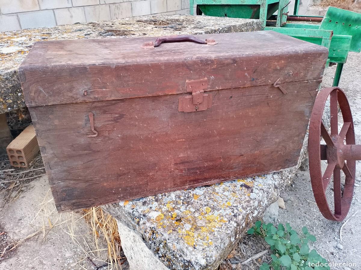 Antig&uuml;edades: Antigua caja de herramientas de madera