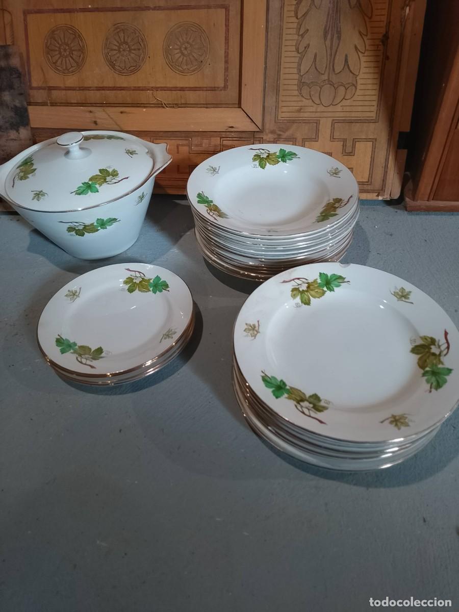 Antig&uuml;edades: Vajilla porcelana Royal china Vigo 27 piezas