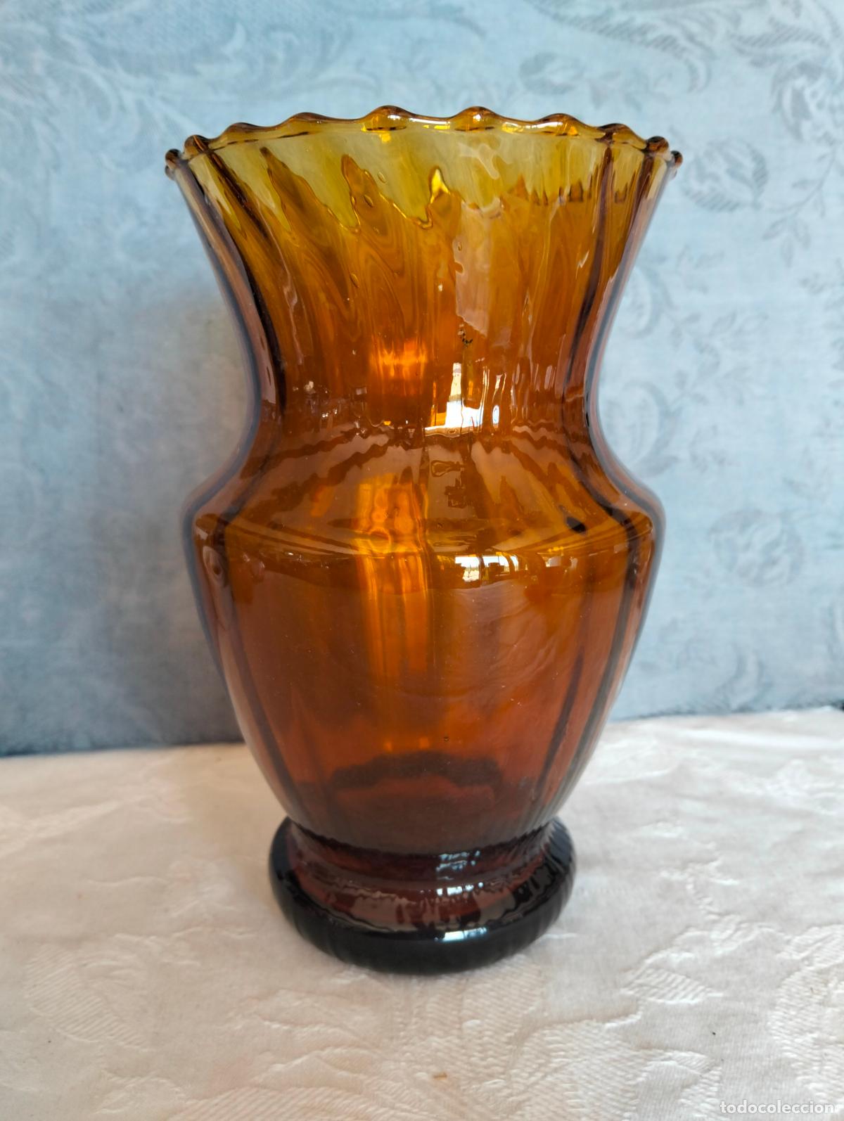 Antiquit&auml;ten: Jarr&oacute;n florero de cristal antiguo soplado a mano color marr&oacute;n &aacute;mbar vintage de los a&ntilde;os 60