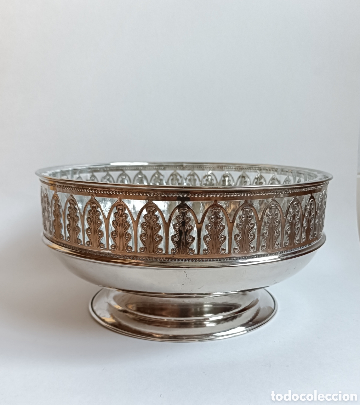 Antig&uuml;edades: Centro de mesa vintage / Frutero calado con base plateada y cristal