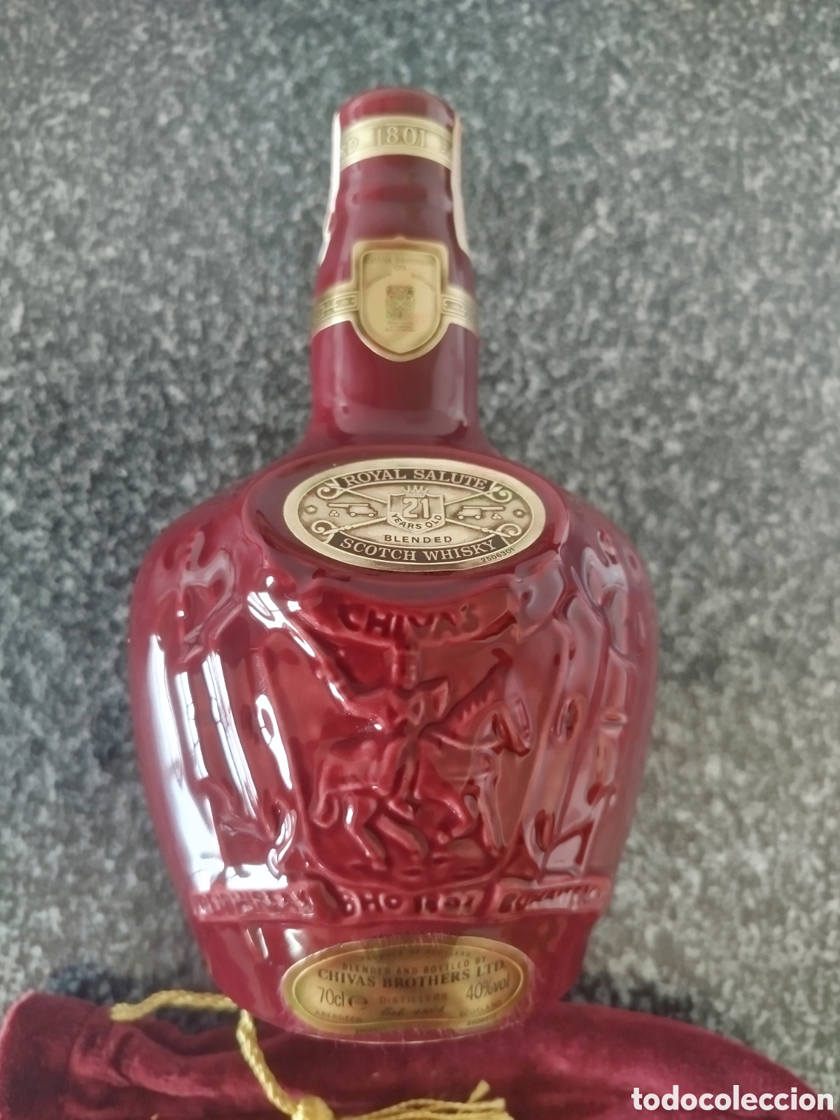 Antig&uuml;edades: Botella Vac&iacute;a Chivas Royal Salute 21 + Lote