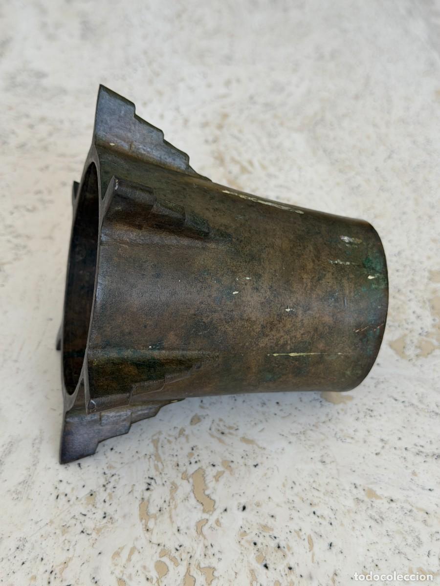 Antig&uuml;edades: Antiguo almirez de bronce de botica o farmacia. Espa&ntilde;a. Siglo XIX. Con mano original.