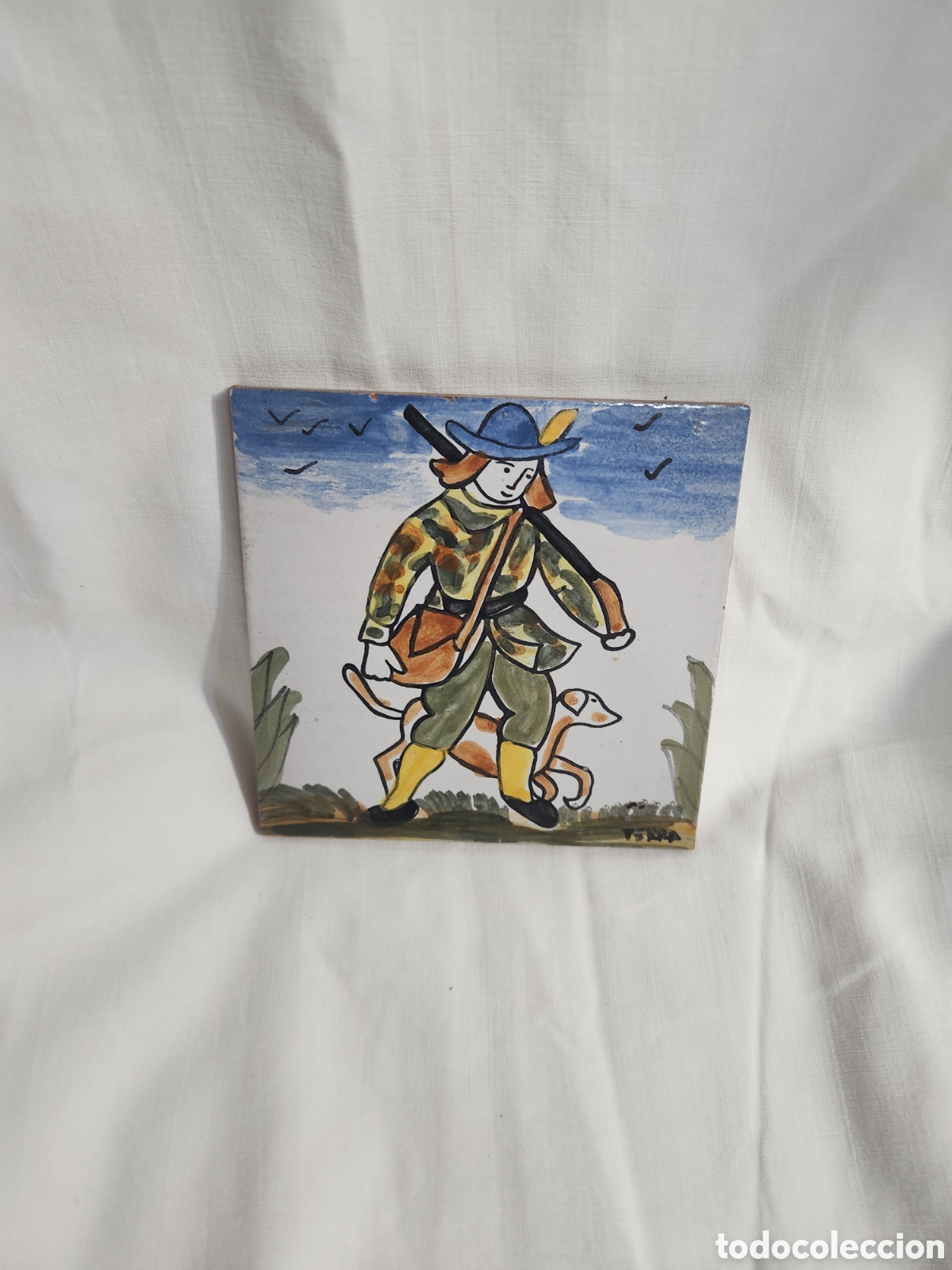 Antiguidades: AZULEJO BALDOSA CAZADOR. PINTADA A MANO. FIRMADA TERRA. 13X13CM.
