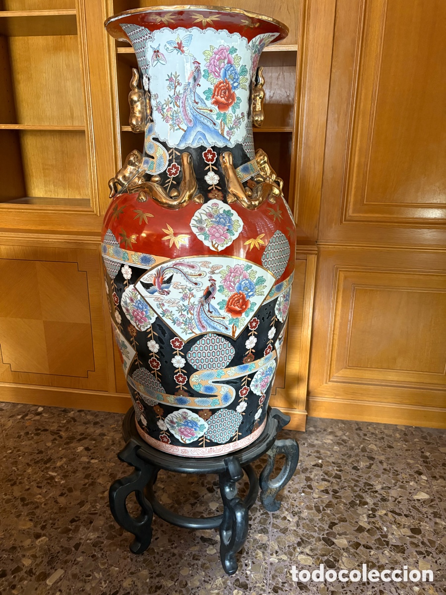 Antig&uuml;edades: Gran jarr&oacute;n de porcelana estilo Imari japon&eacute;s de 91 cm con peana y certificado