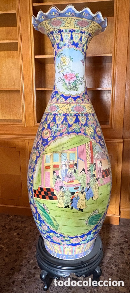 Antig&uuml;edades: Gran jarr&oacute;n monumental de porcelana china estilo Qianlong (117 cm) con peana y certificado