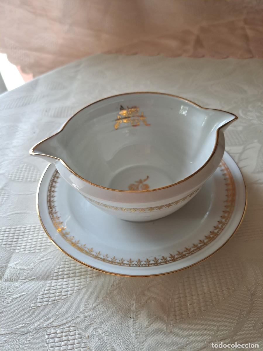 Antig&uuml;edades: Bonita salsera de Porcelana de Chartres/S/Cher - Limoges, decorada con oro
