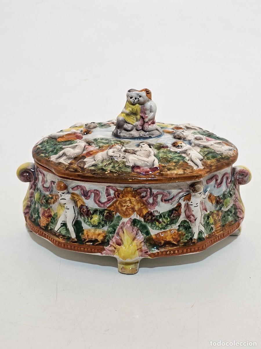 Antig&uuml;edades: JOYERO PINTADO A MANO DE CAPODIMONTE, CERAMICA POPYLAR, (24X18X16)