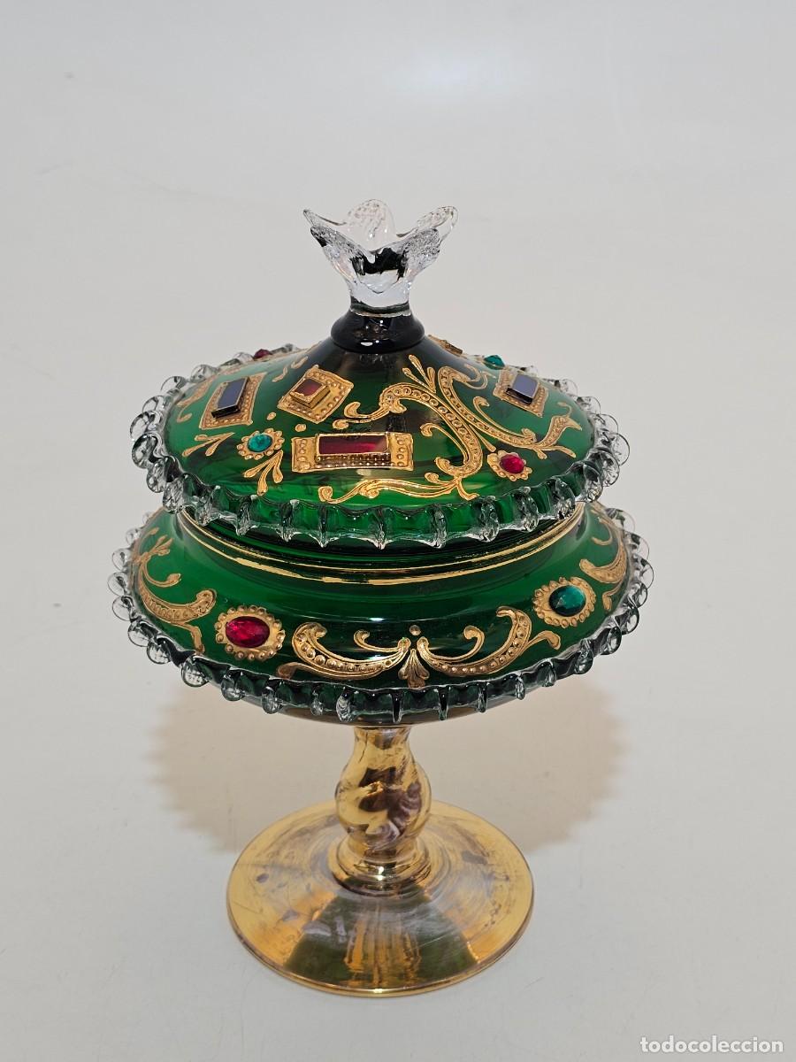 Antig&uuml;edades: BOMBONERA CRISTAL MURANO, CON PEDRERIA Y PAN DE ORO, (29X19)