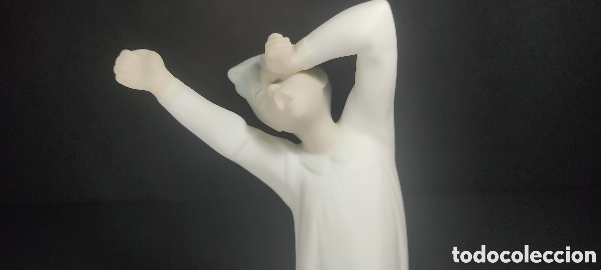 Antiquit&eacute;s: PORCELANAS LLADR&Oacute;. SIMP&Aacute;TICA FIGURA DE NI&Ntilde;O DESPEREZ&Aacute;NDOSE.
