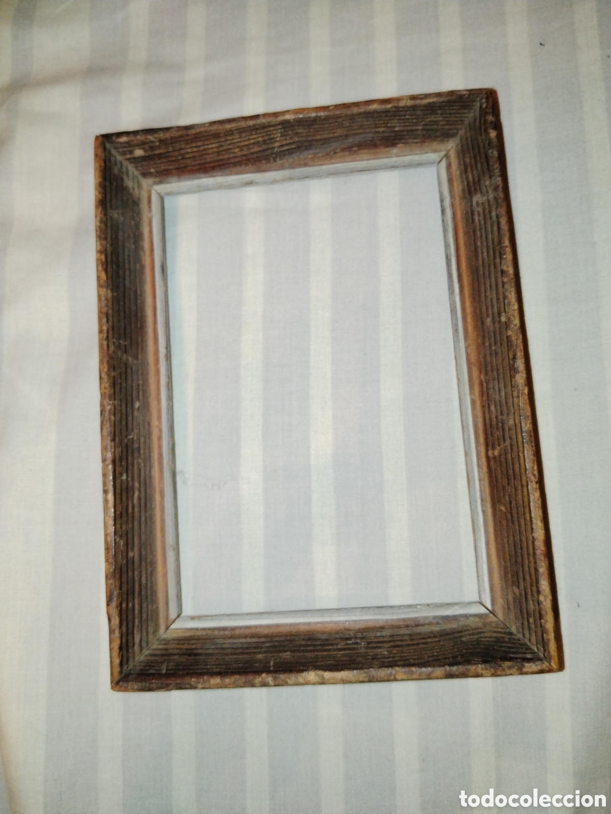 Antig&uuml;edades: Peque&ntilde;o marco de madera. 18 x 13 cms - Foto 1