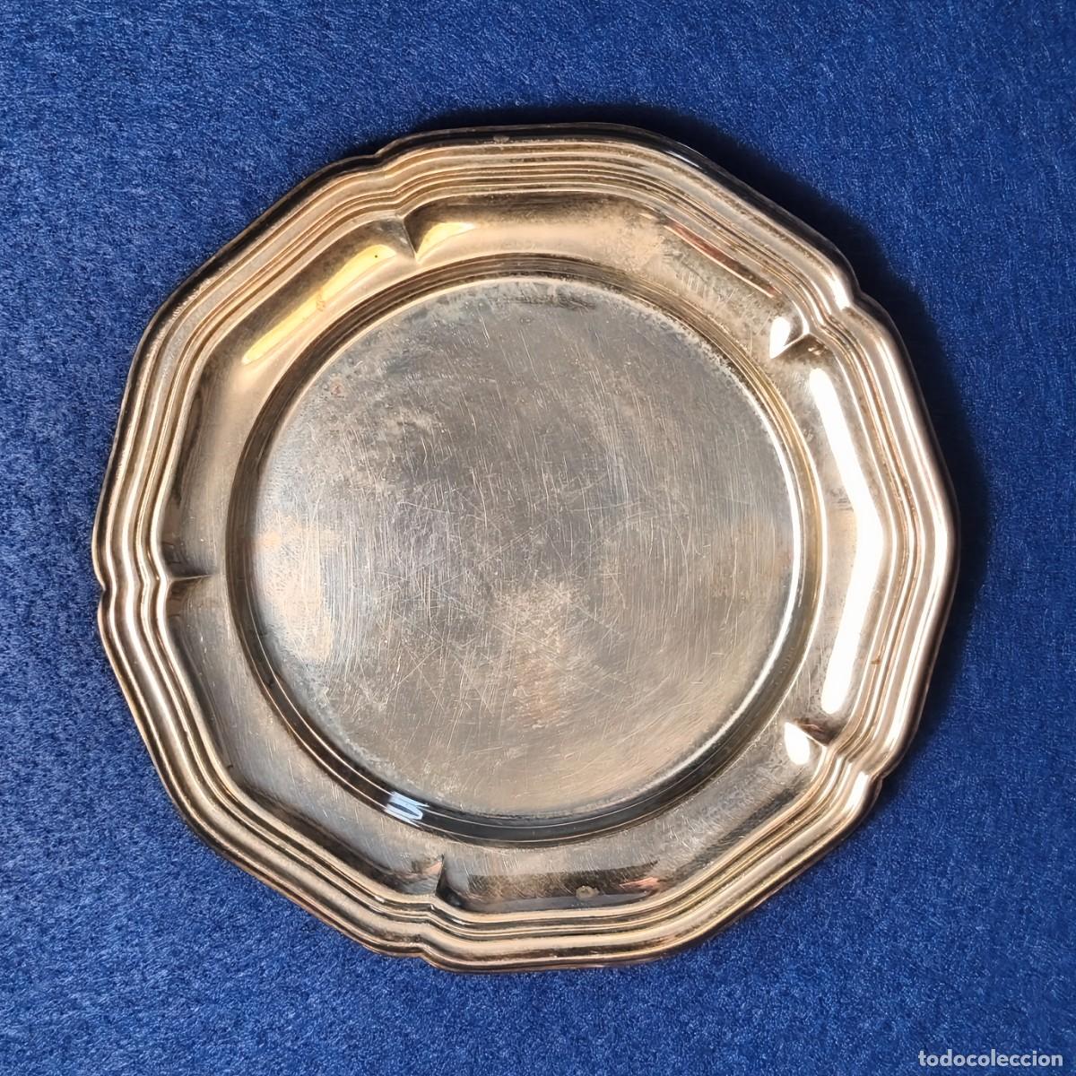 Antiquit&eacute;s: BANDEJA DE ALPACA PLATEADA TEMA ONDULADOS. MED. 13 X 13 CMS