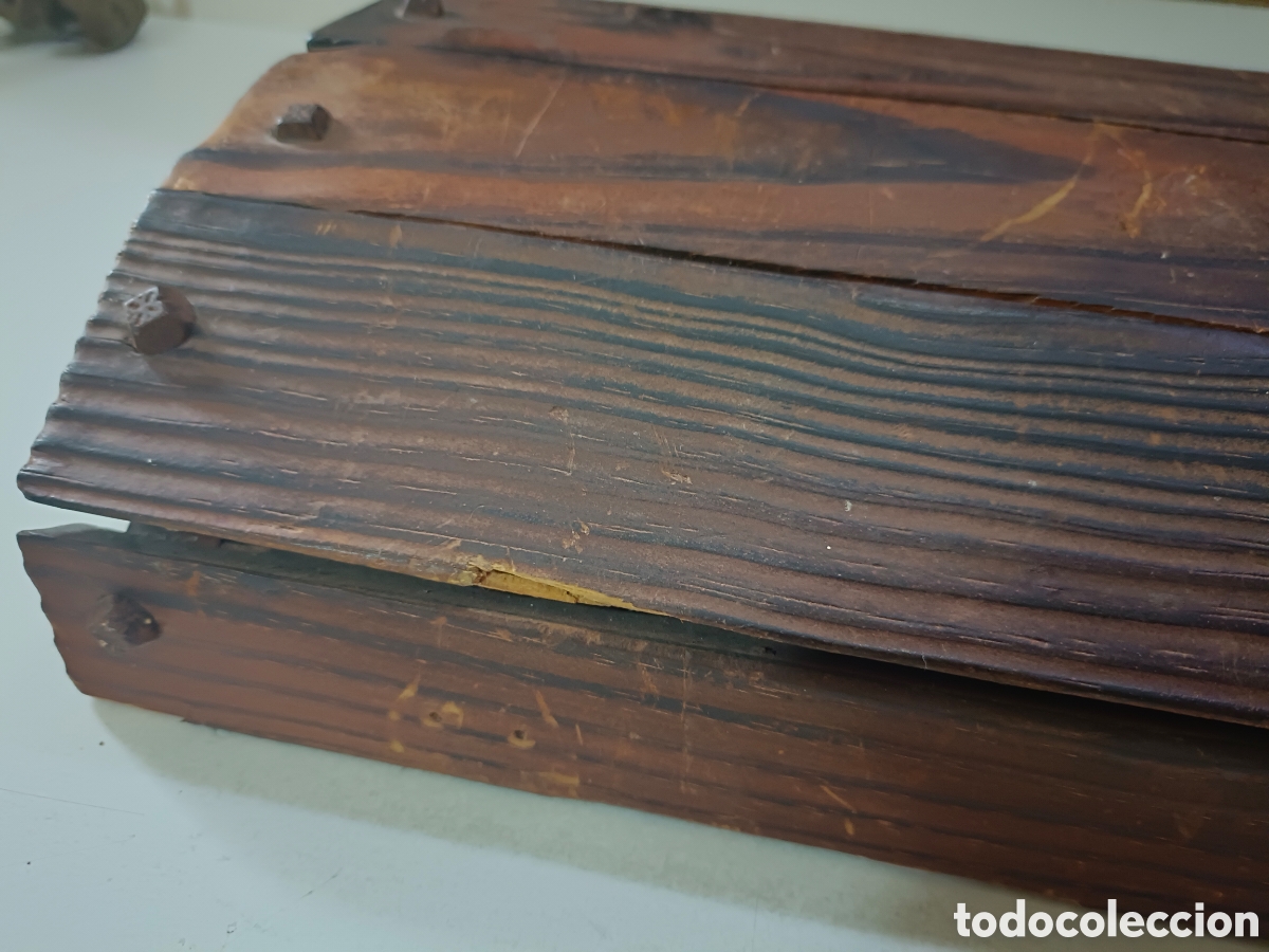 Antig&uuml;edades: Antigua tapadera de madera de un baul - Foto 3