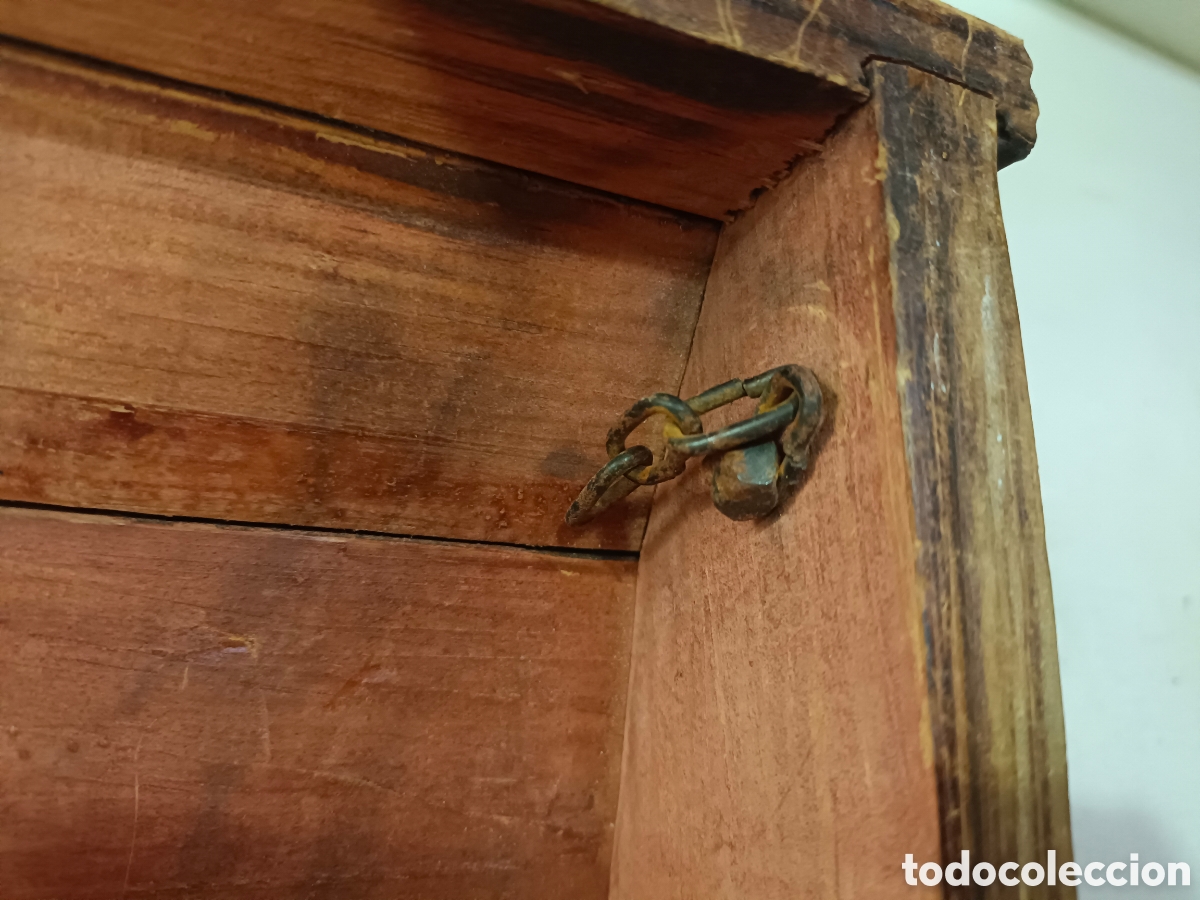 Antig&uuml;edades: Antigua tapadera de madera de un baul - Foto 5