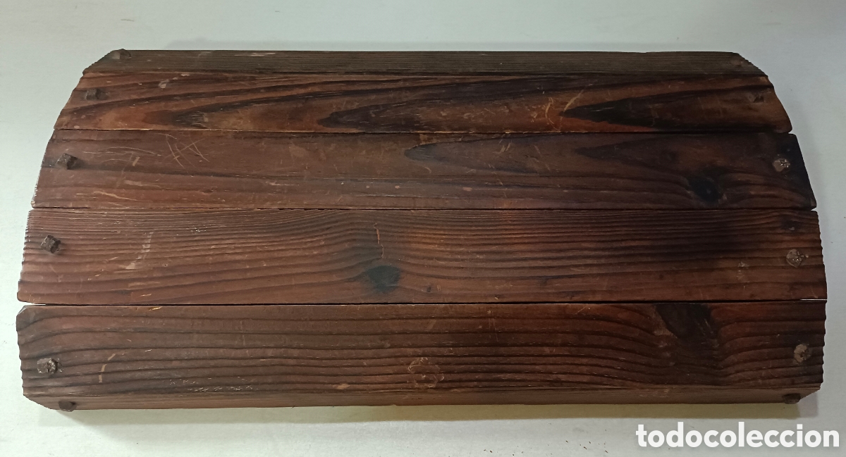 Antig&uuml;edades: Antigua tapadera de madera de un baul - Foto 14
