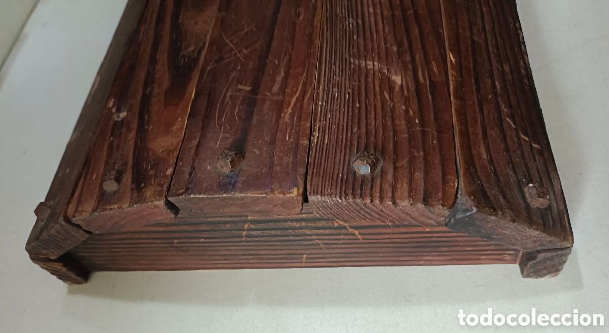 Antig&uuml;edades: Antigua tapadera de madera de un baul - Foto 15
