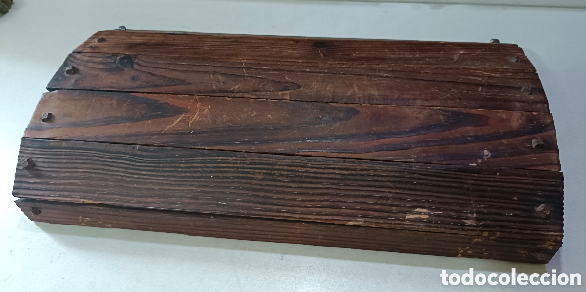 Antig&uuml;edades: Antigua tapadera de madera de un baul - Foto 17