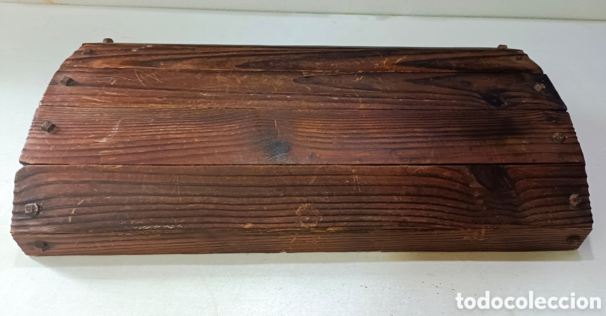 Antig&uuml;edades: Antigua tapadera de madera de un baul - Foto 18
