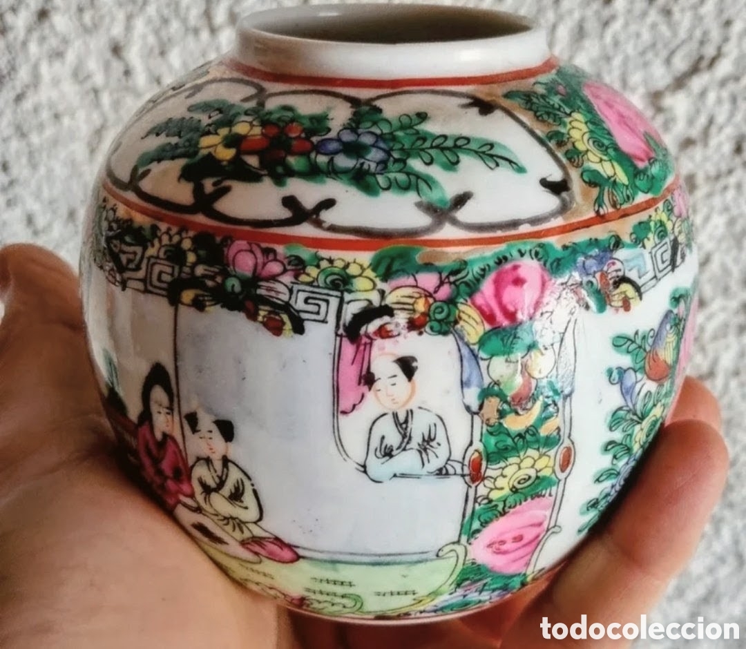 Antiques: Peque&ntilde;o jarr&oacute;n de porcelana china con sello en la base.