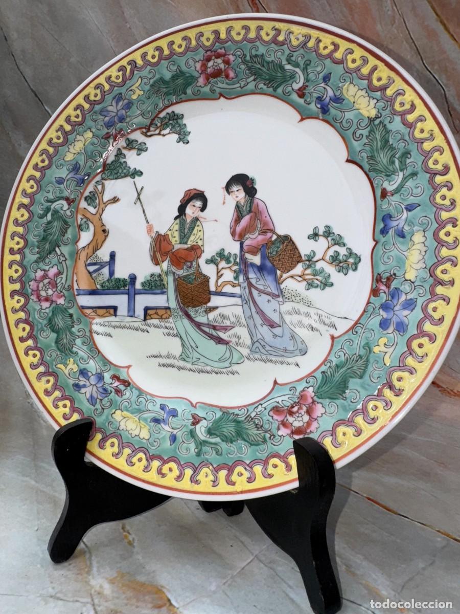 Antig&uuml;edades: Plato chino de porcelana de &eacute;poca &ndash; Pintado a mano &ndash; Dise&ntilde;o oriental tradicional &ndash; Pieza de colecci&oacute;